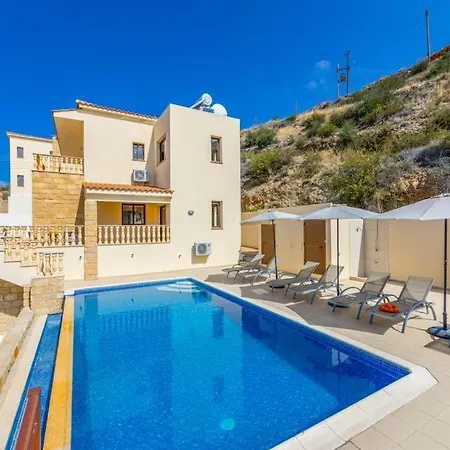 In Sleeps 8 Includes Swimming Pool Air Con And Wifi 7 *