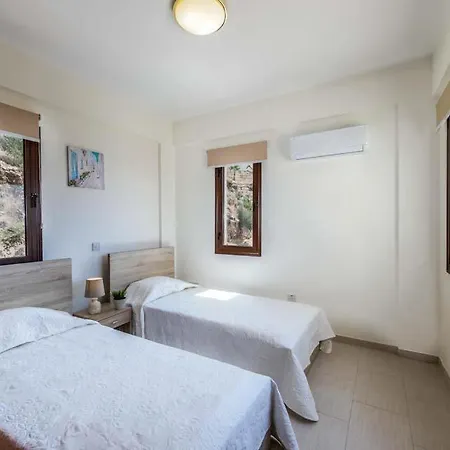 In Sleeps 8 Includes Swimming Pool Air Con And Wifi 7 키소네르가