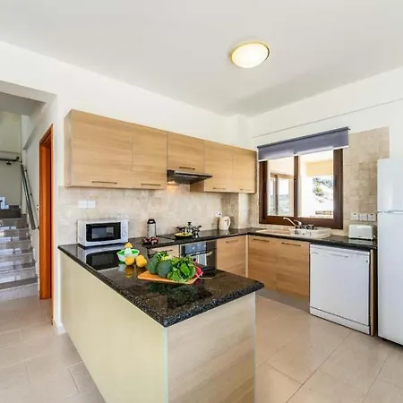In Sleeps 8 Includes Swimming Pool Air Con And Wifi 7