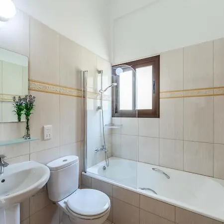 In Sleeps 8 Includes Swimming Pool Air Con And Wifi 7 빌라 키소네르가