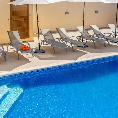 빌라 In Sleeps 8 Includes Swimming Pool Air Con And Wifi 7 *