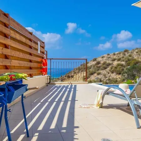 In Sleeps 8 Includes Swimming Pool Air Con And Wifi 7 Kissonerga