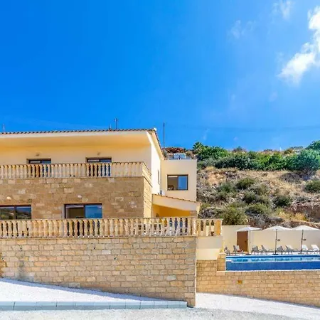 Villa In Sleeps 8 Includes Swimming Pool Air Con And Wifi 7 *